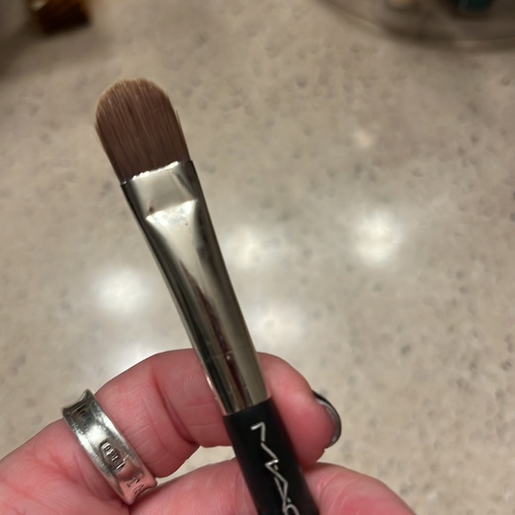 MAC concealer brush and Bk beauty eyeshadow brush - Picture 3 of 6